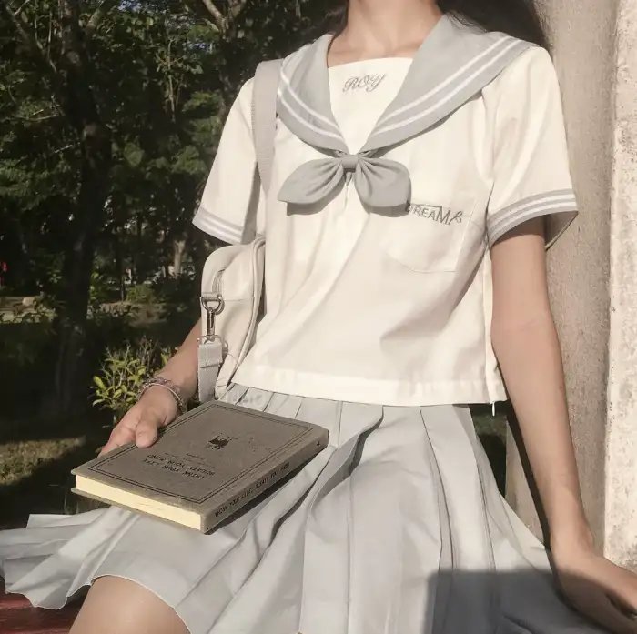 不合比例封面